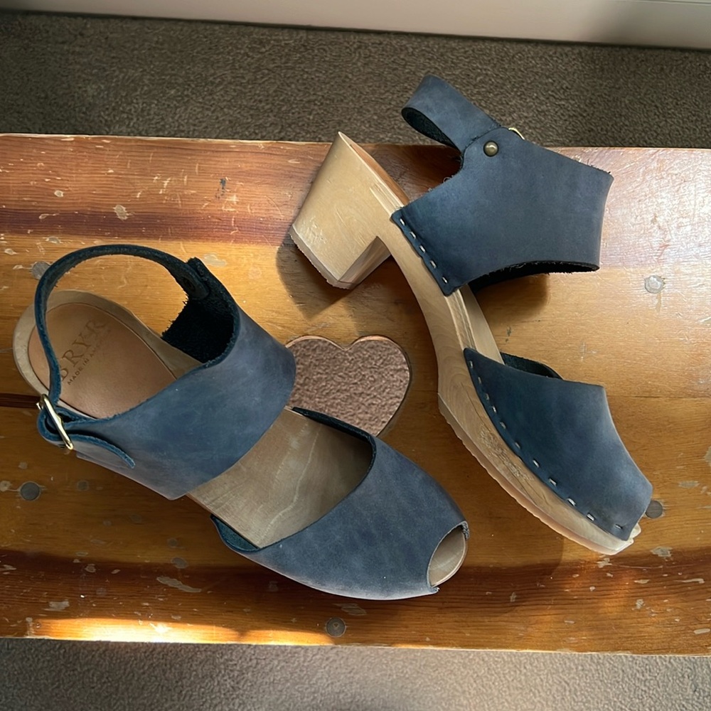 Bryr Miranda Peep Toe Clog, Mid Heel size 8 Narrow in Peacock
